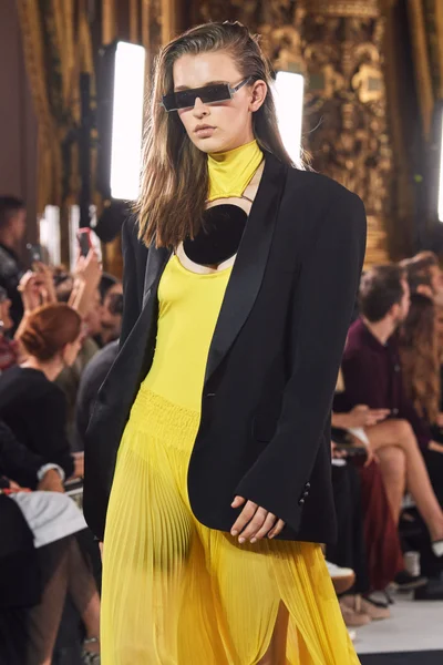 Look 99